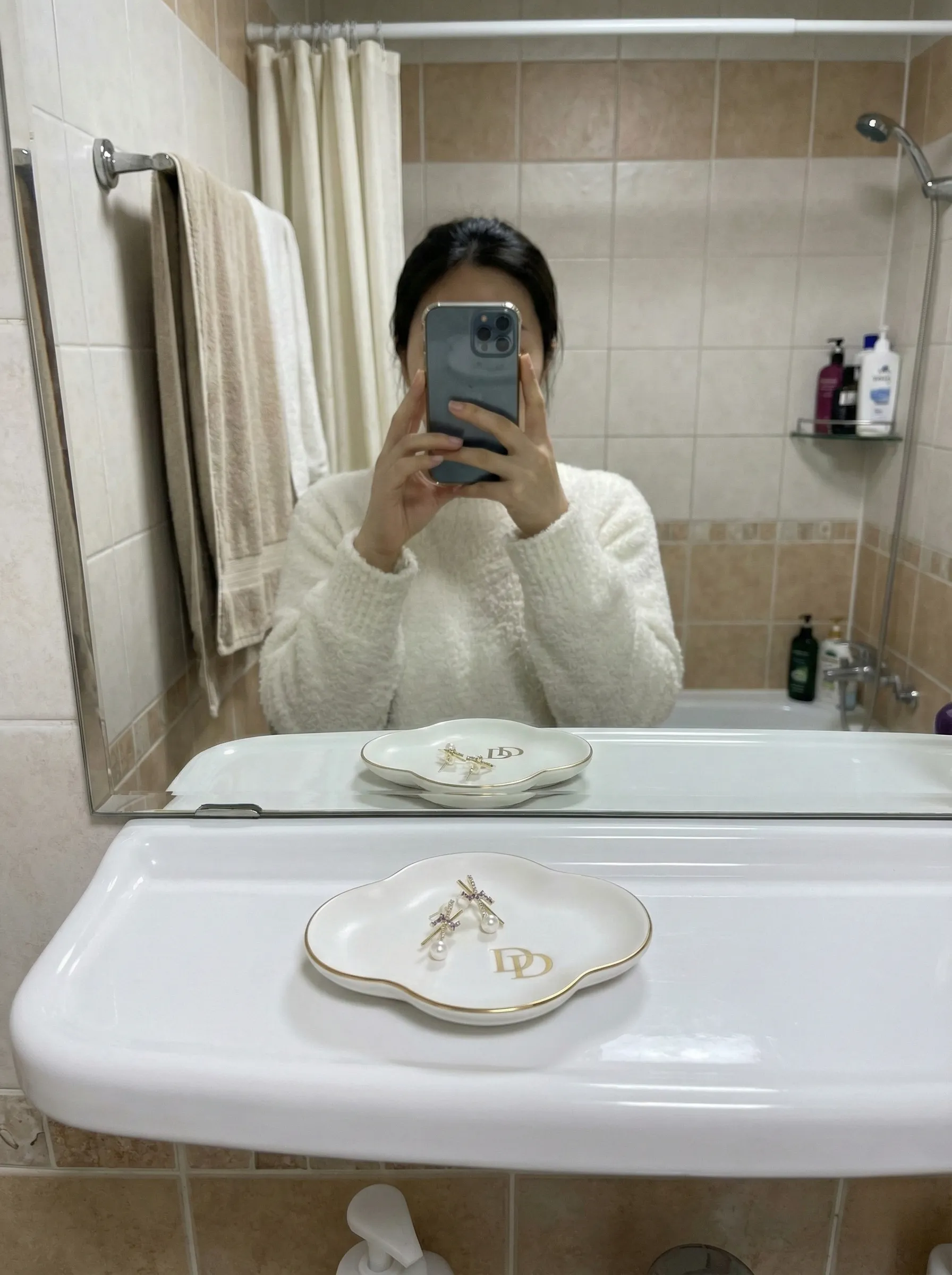 Cloud Aesthetic Ceramic Jewelry Tray | Gold-Rimmed Catchall Dish | Anti-Slip & Deep Basin